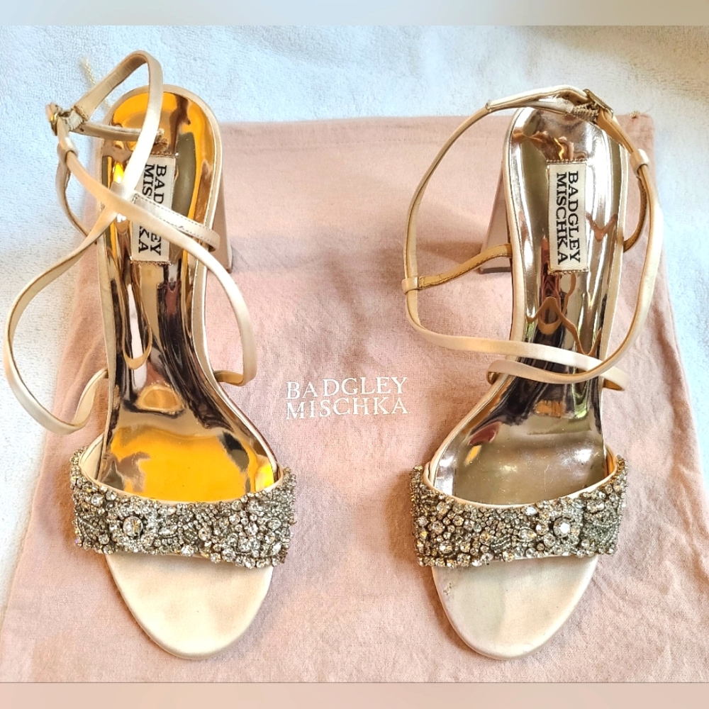 BADGLEY MISCHKA Chic ornamented sandals with pearl details Size 9.5M